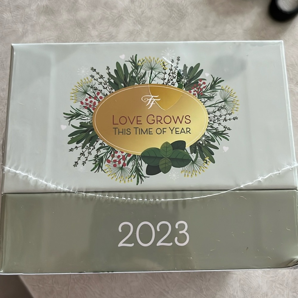 Fancy feast 2023 ornament new in box